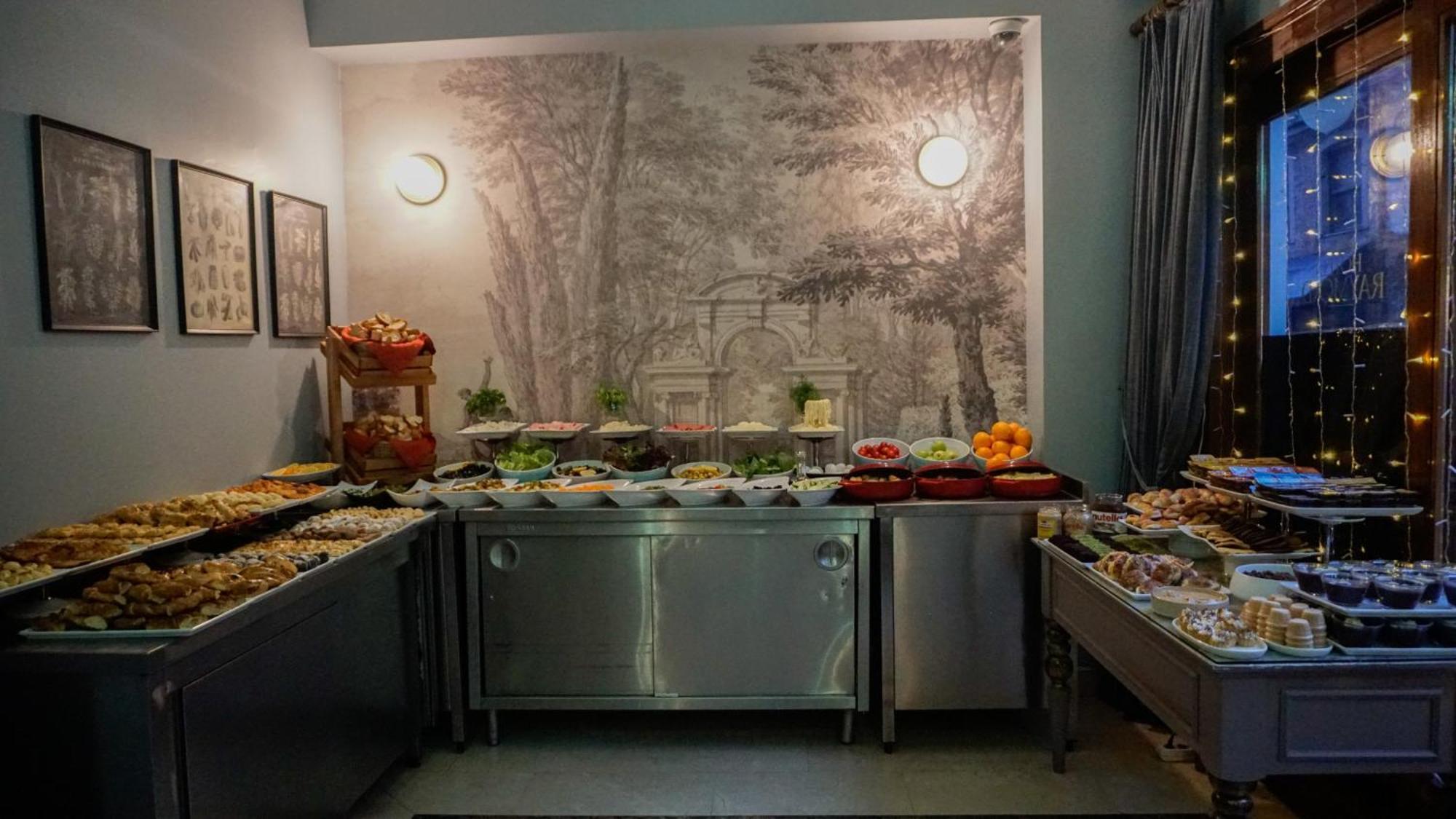 Raymond Hotel Old City — Photos 1